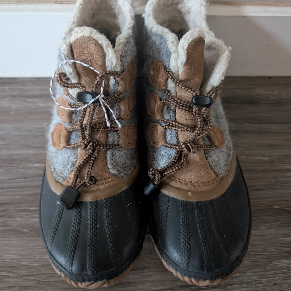 Cozy Kids' Winter Boots - Gray and Brown